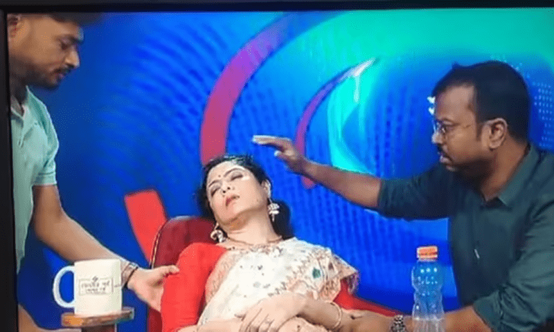 Doordarshan Anchor Lopamudra Sinha Faints On Live TV